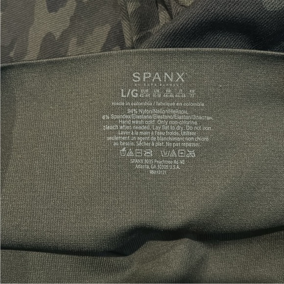 SPANX Women’s Dark Green Camo Look At Me Now Seamless Leggings Sz L - Picture 6 of 7